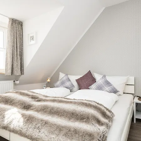 公寓 Tunghoern-hues-1-og-wohnung-03 *